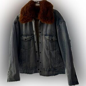 Levi’s Shearling Denim Jacket with detachable Fur collar, Size Small